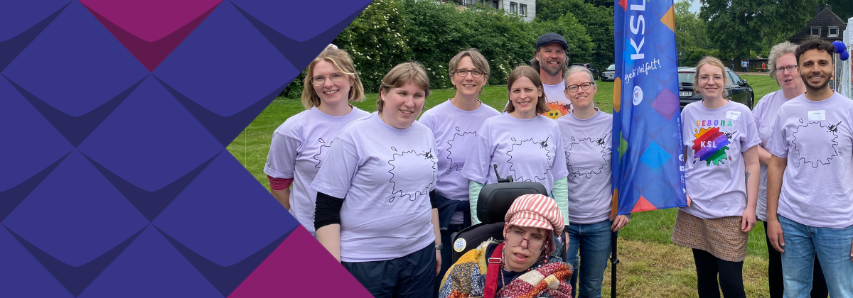 Gruppenfoto der Menschen, die den Stand bei den Landesspielen betreut haben.